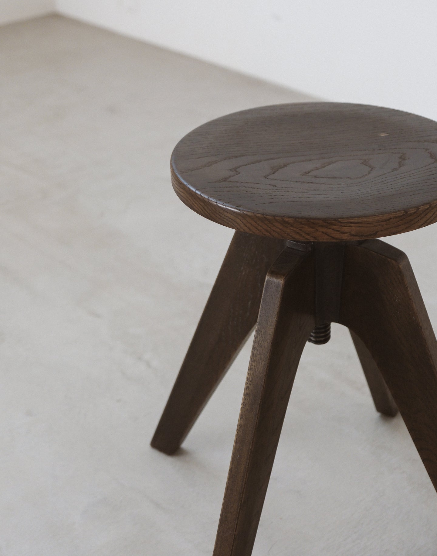 KT Stool—S.T,N.E.