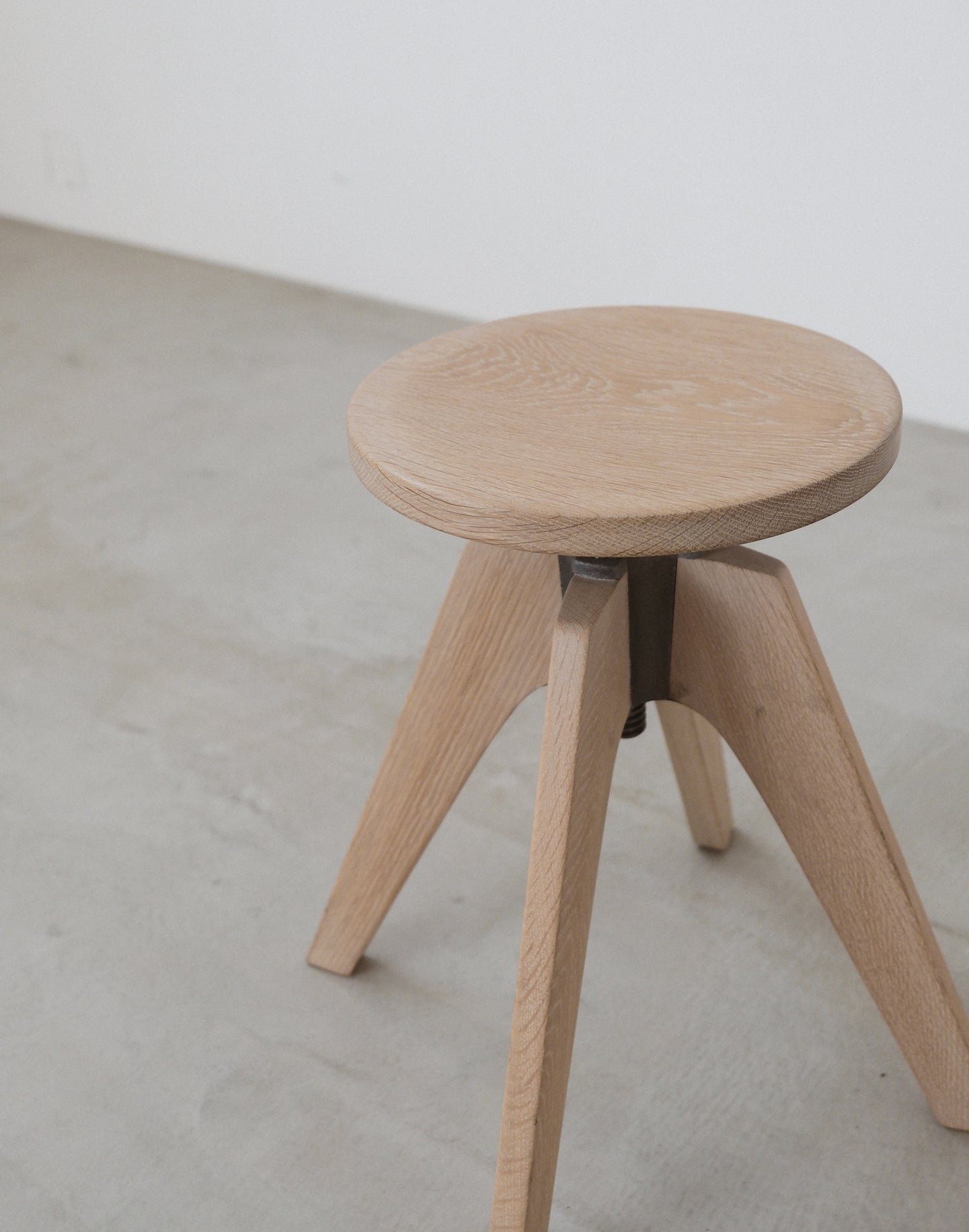 KT Stool—S.T,N.E.