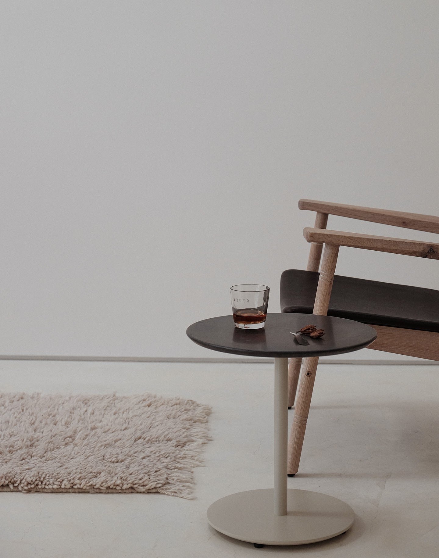 Luna Side Table – S.T,N.E.