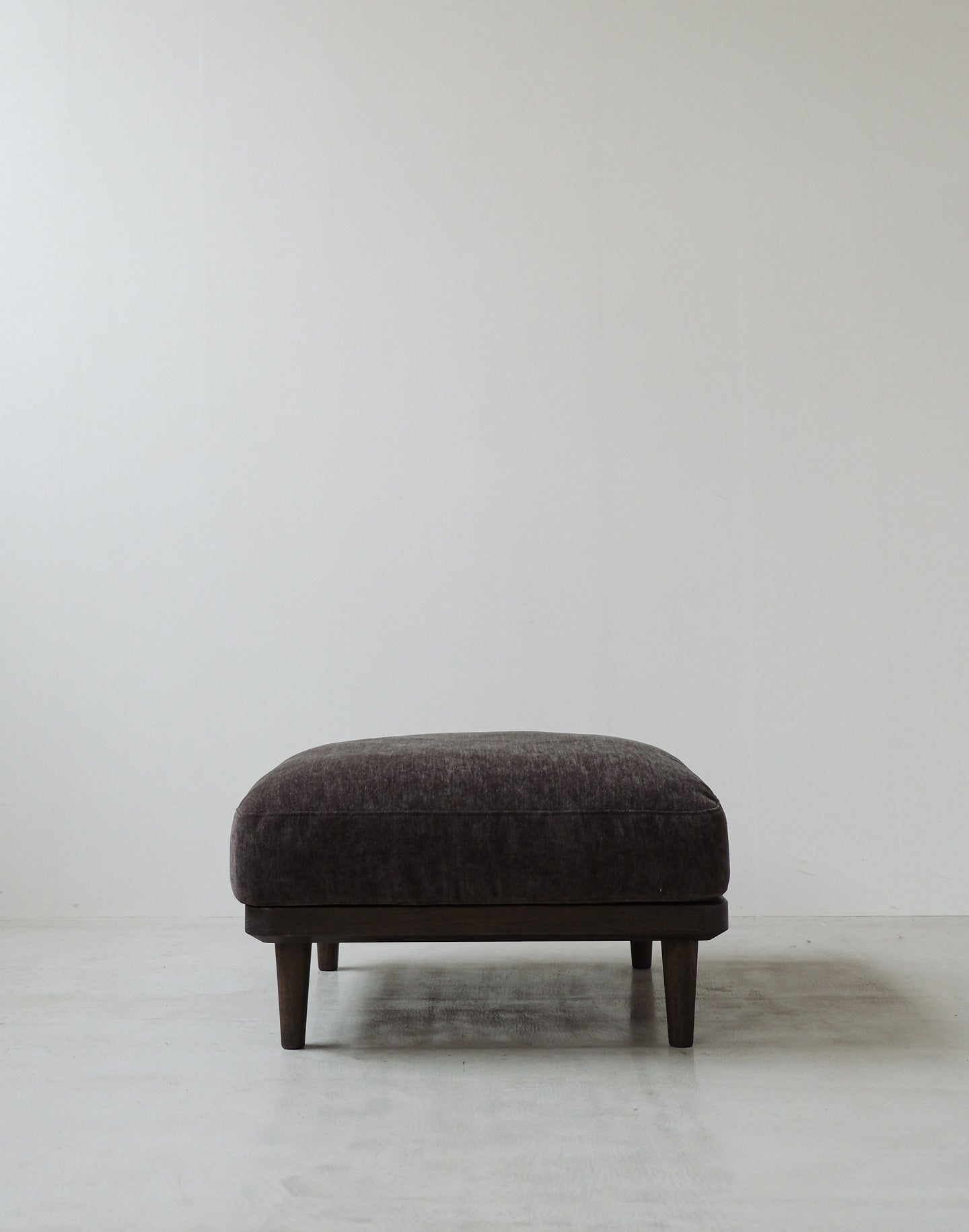 Morgan Sofa (700, Ottoman)