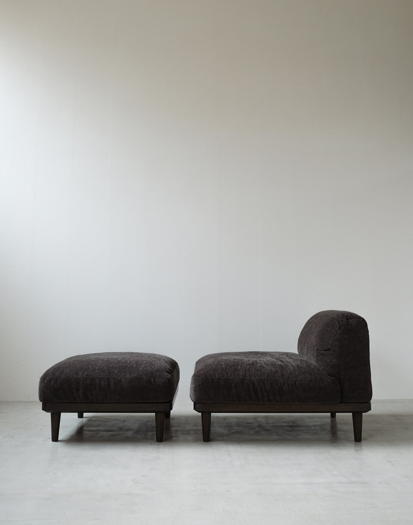 Morgan Sofa (700, Ottoman)