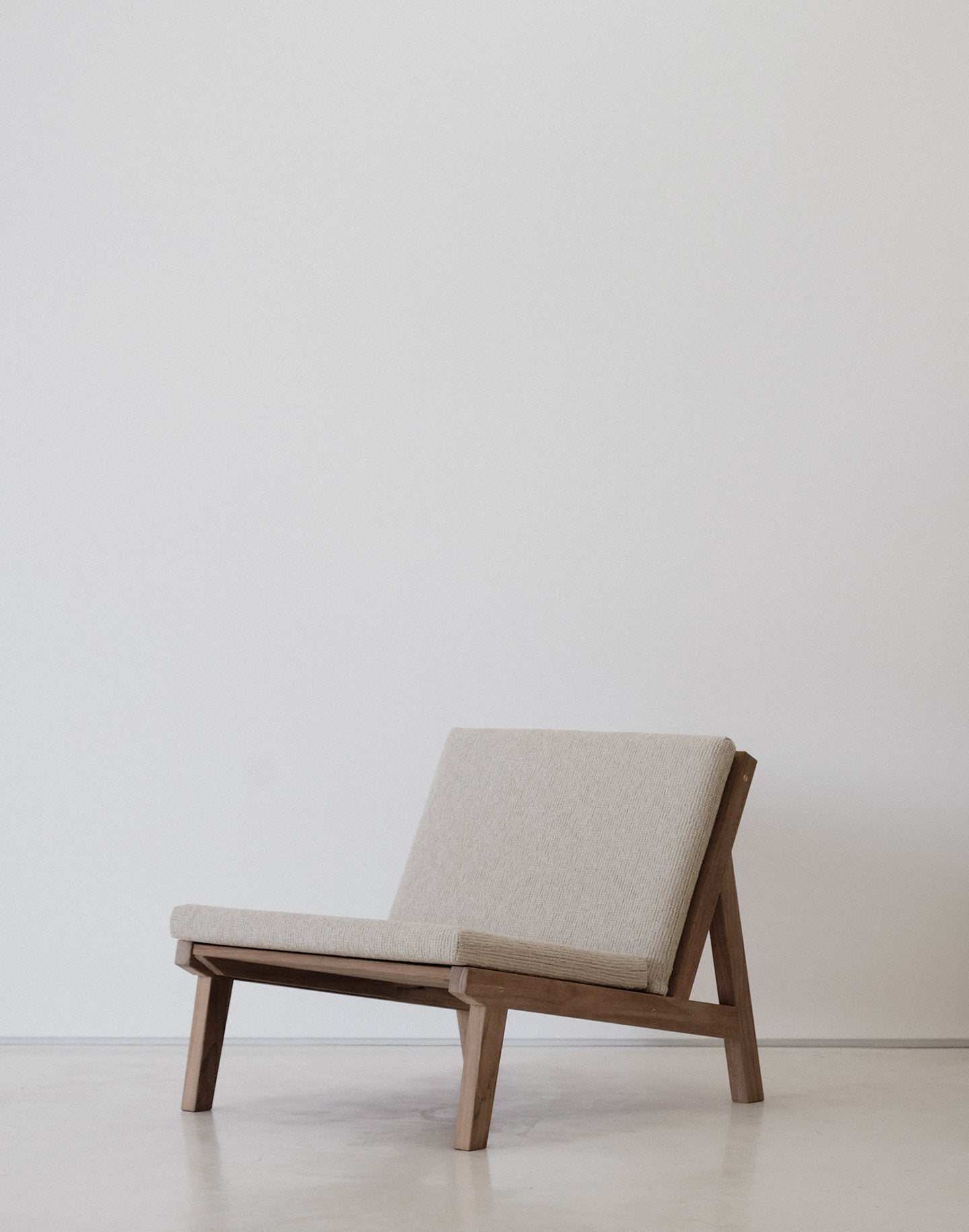 Tudor Lounge Chair ー Outdoor