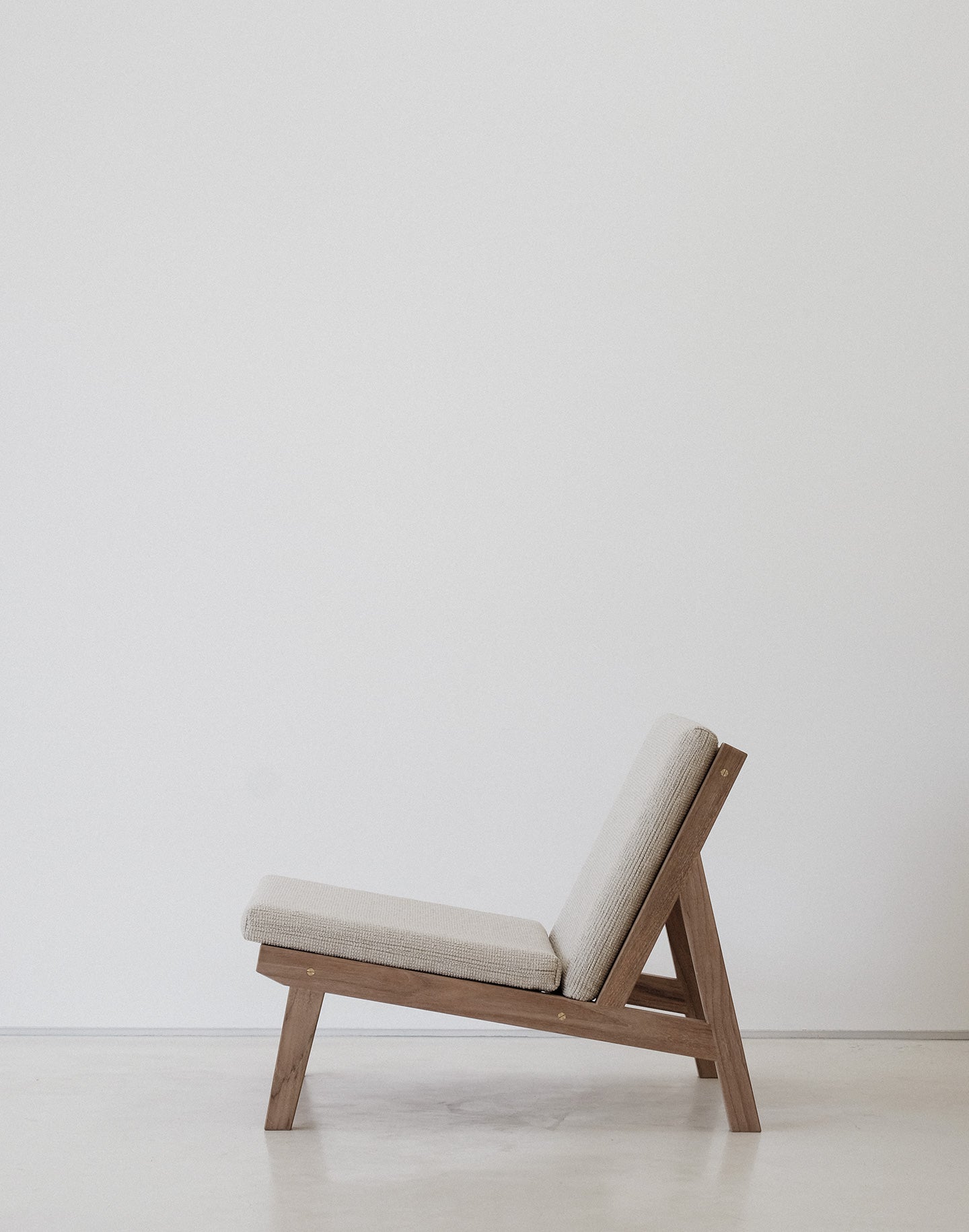 Tudor Lounge Chair ー Outdoor