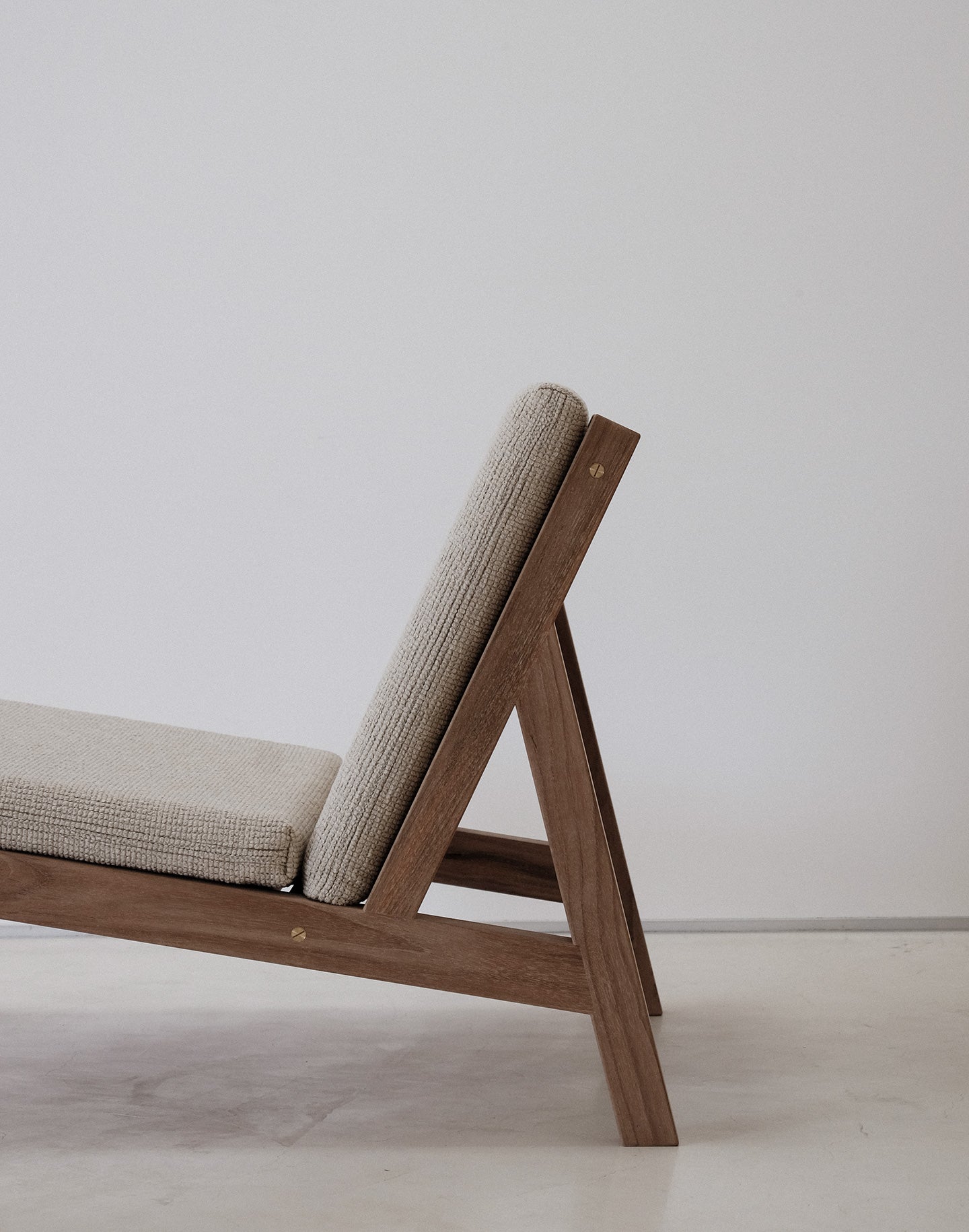 Tudor Lounge Chair ー Outdoor