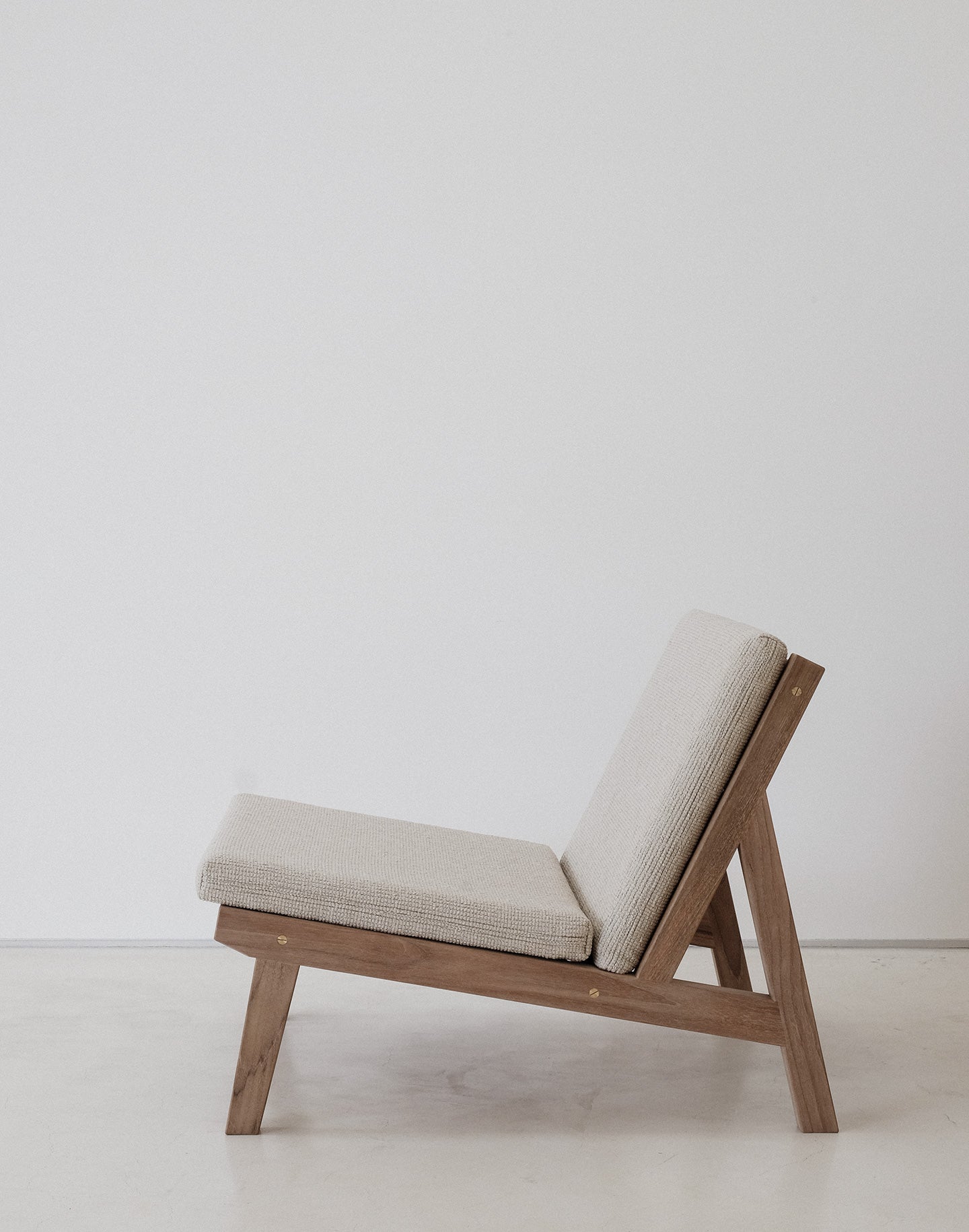 Tudor Lounge Chair ー Outdoor