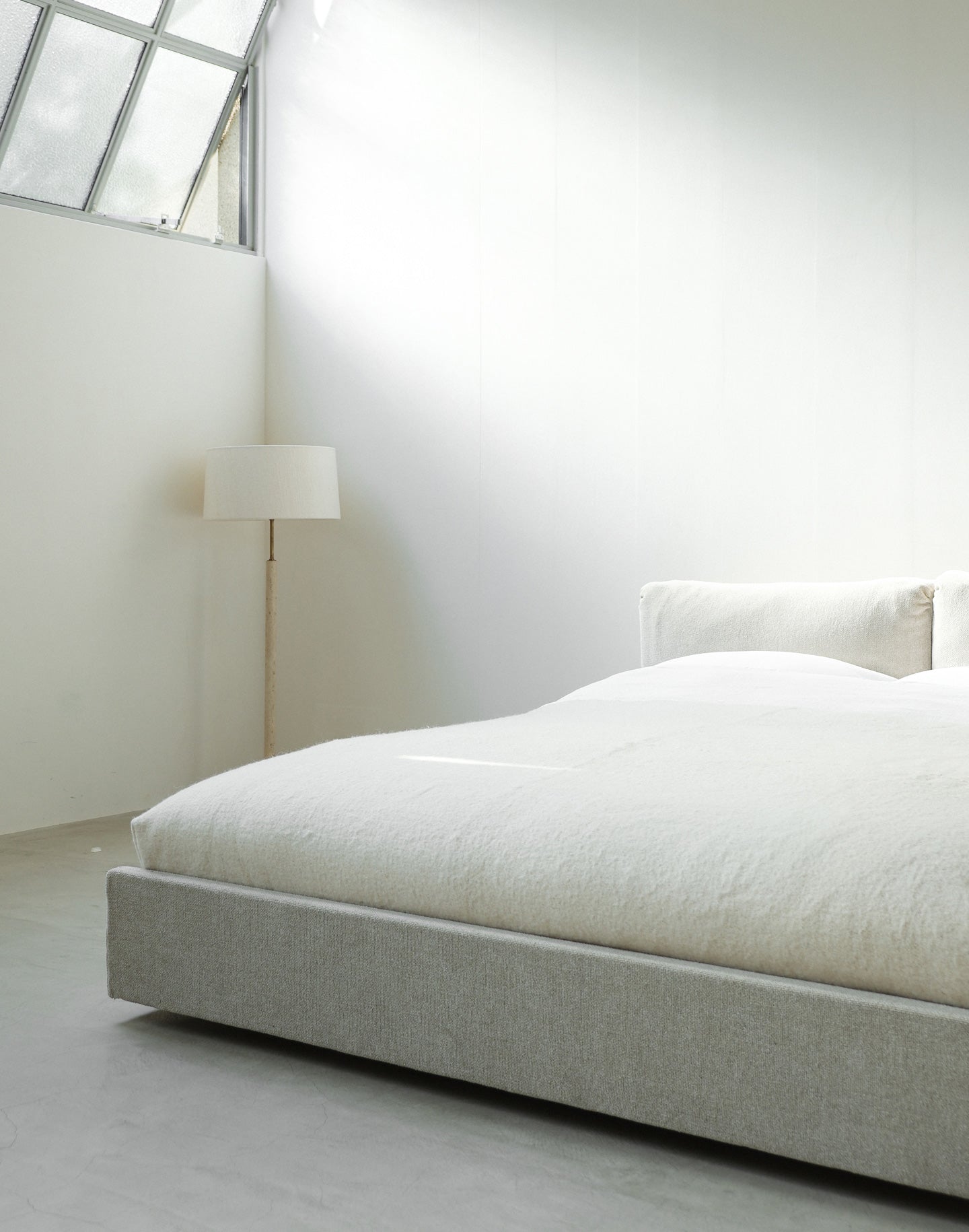 Aura Bed